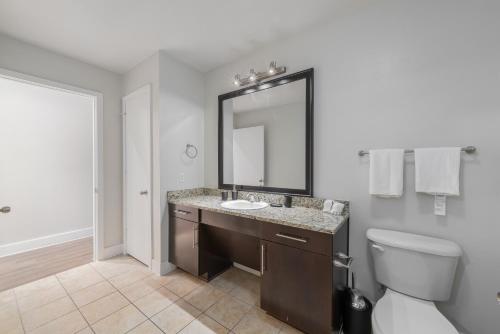 Cs 3153 High End Apr, Pool, Gym, Parking in Dallas, USA