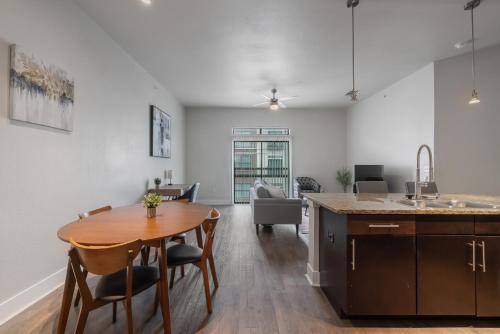 Cs 4516 Lovely Apartment In Uptown Hub in Dallas, USA
