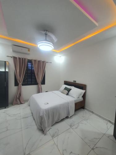 Queen B Palace in Tema