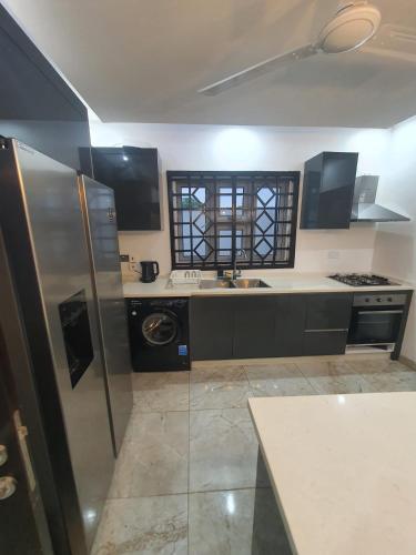 Queen B Palace in Tema