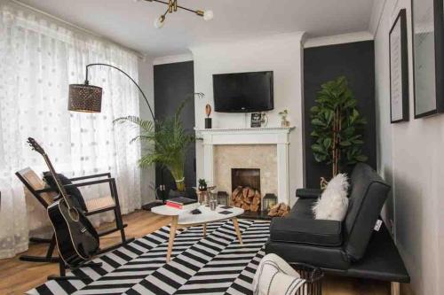 Cosy Room in English village home