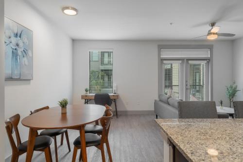 Park West 264 Apartment, Pool, Gym, Parking in Dallas, USA
