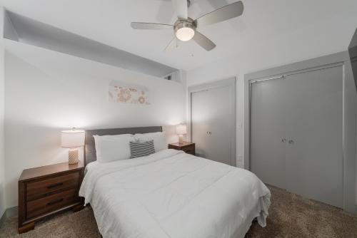 Park West 319 1br Condo , Pool, Gym, Parking in Dallas, USA