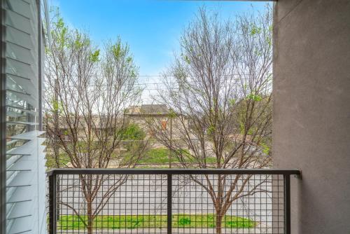 Park West 319 1br Condo , Pool, Gym, Parking in Dallas, USA
