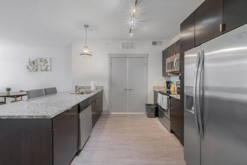 Park West 319 1br Condo , Pool, Gym, Parking in Dallas, USA