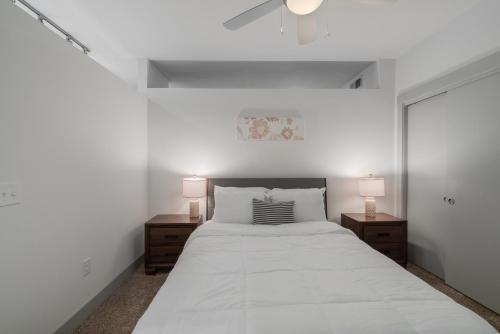 Park West 319 1br Condo , Pool, Gym, Parking in Dallas, USA