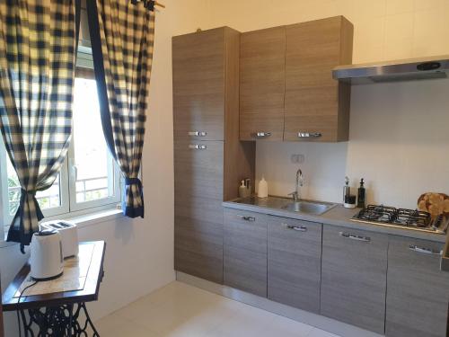 virtuve, Belfiore house in Valverde (Catania)