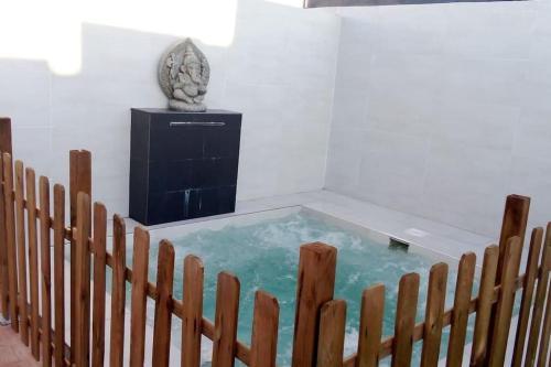 Apartamento con piscina jacuzzi