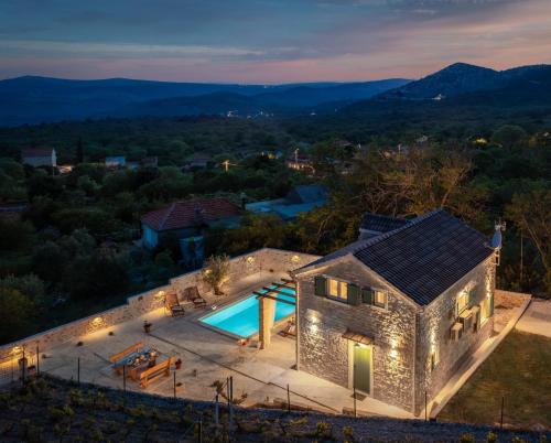 Viesnīcas āriene, Villa Cavalleria Rusticana with heated pool and vineyard in Blizna Gornja