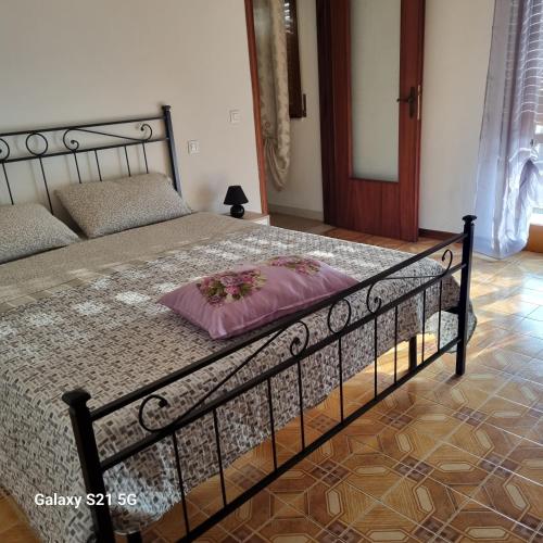 2 bedrooms, 4 beds