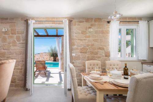 Iekārtas, Villa Cavalleria Rusticana with heated pool and vineyard in Blizna Gornja
