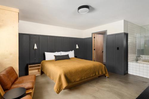 555345322 The Coachman Hotel