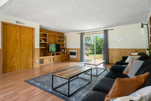 South Arm Retreats Motel in East Jordan, USA