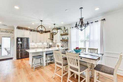 Charming Bluffton Home w/ Yard ~ 3 Mi to Beaches! in Bluffton (SC)
