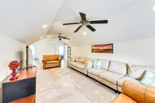 Charming Bluffton Home w/ Yard ~ 3 Mi to Beaches! in Bluffton (SC)