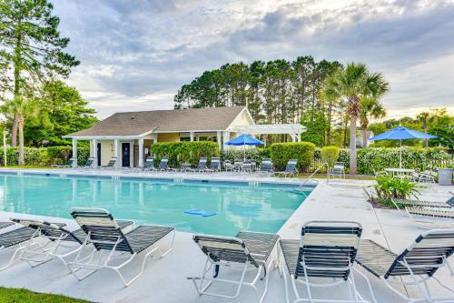 Charming Bluffton Home w/ Yard ~ 3 Mi to Beaches! in Bluffton (SC)