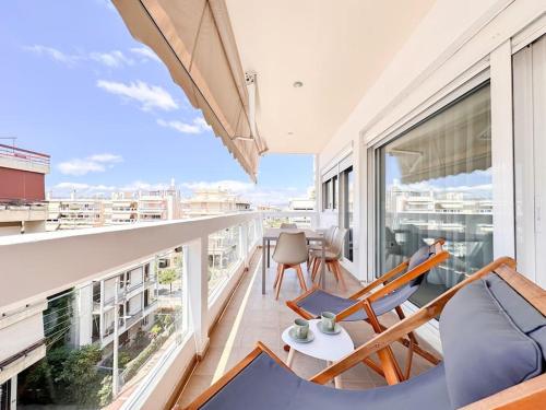 Pame Rentals - Chic Alimos Home, 5 Min Walk to the Beach, Athens