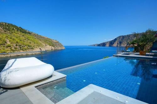 Superb Kefalonia Villa | Villa Allen | 1 Bedroom | Seafornt | Spectacular Sea Views | Private Outdoor Infinity Pool | Assos