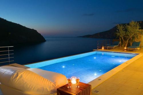 Superb Kefalonia Villa | Villa Allen | 1 Bedroom | Seafornt | Spectacular Sea Views | Private Outdoor Infinity Pool | Assos