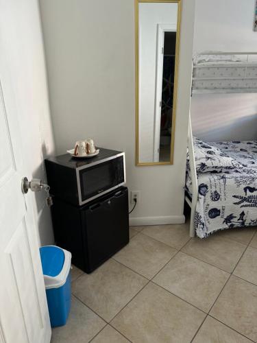 B2 Best Value on Private Bedroom with Private Bathroom in Little Havana, Miami 5