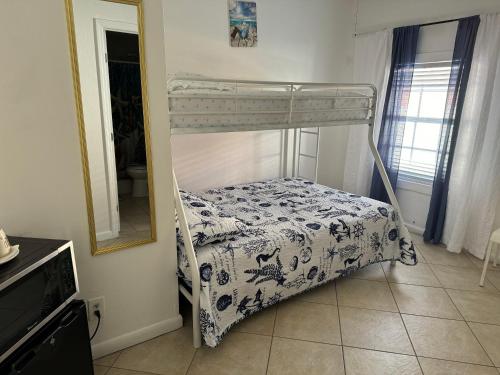 B2 Best Value on Private Bedroom with Private Bathroom in Little Havana, Miami 1
