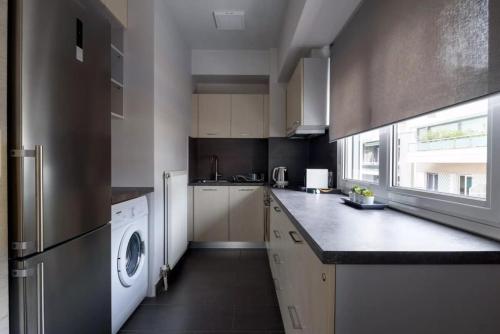 Fantastic 1BR Apartment with Terrace in Athens - image 2