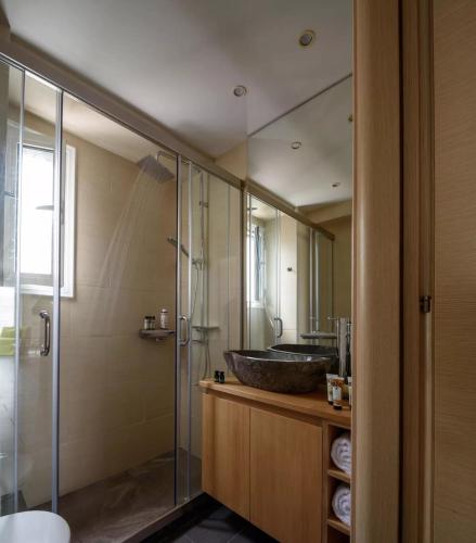 Fantastic 1BR Apartment with Terrace in Athens - image 12