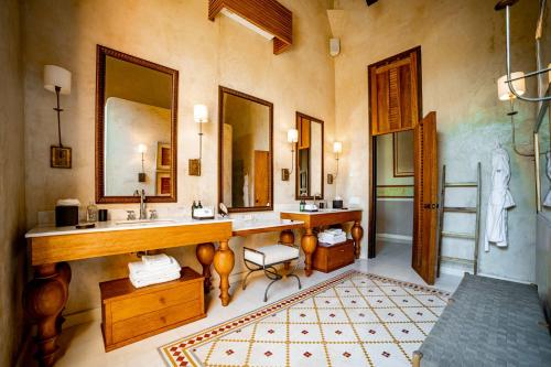 Superior Suite image 5