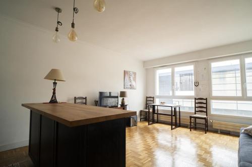 Spacious studio in the heart of Paris - image 6