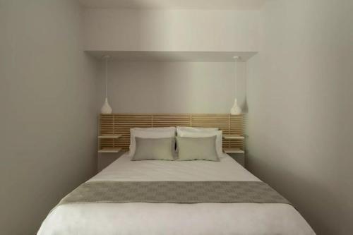 Amazing 1BR Apartment in the Heart of Athens - image 12