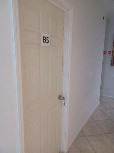 B5 Best Value on Private Bedroom with Private Bathroom in Little Havana, Miami, Miami (zdjęcie 9)