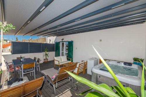 One-Bedroom Apartment image 10