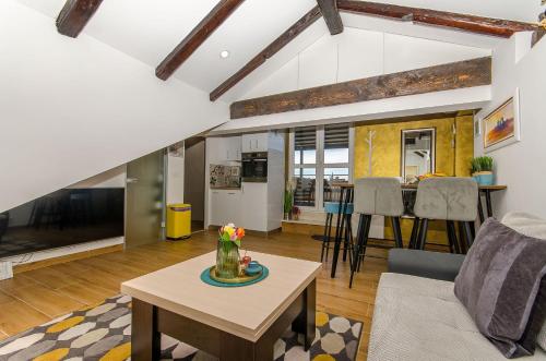Apartment Jacuzzi Sky - image 2