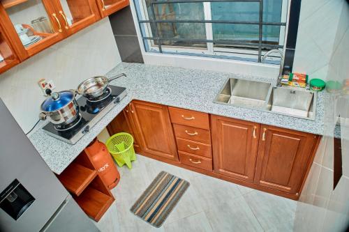 One-Bedroom Apartment with Garden image 5