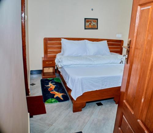 One-Bedroom Apartment with Garden image 2