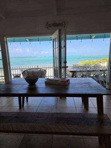 Moeʻuhane Kai Beach Front Home in Punaluu