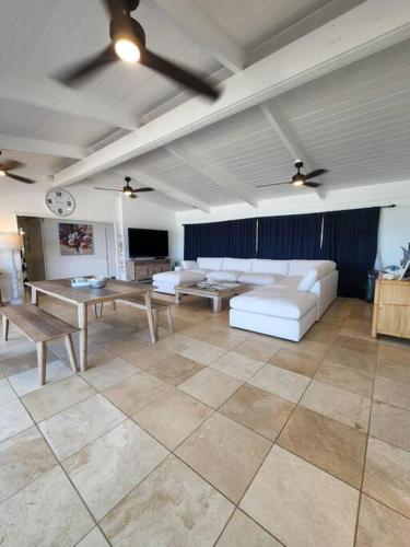 Moeʻuhane Kai Beach Front Home in Punaluu