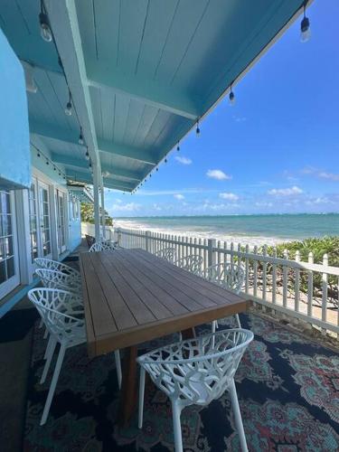 Moeʻuhane Kai Beach Front Home in Punaluu