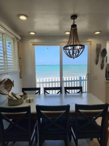 Moeʻuhane Kai Beach Front Home in Punaluu