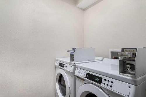 SureStay Hotel by Best Western Albuquerque Midtown - image 6