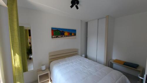 Appartement résidence 3 étoiles, 50m du lac, WIFI, jardin terrasse sans vis-à-vis, 1 à 4 pers, kit bébé possible