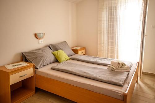 Apartments with swimming pool Lopar Rab - 22978 - image 4