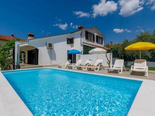Holiday house with a swimming pool Kukci, Porec - 23000