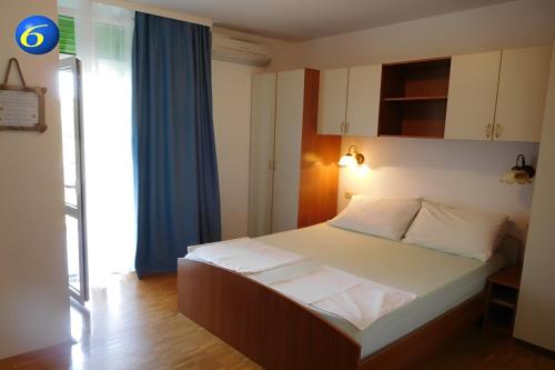 Rooms by the sea Supetarska Draga - Donja, Rab - 23068 in Rab