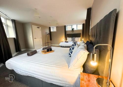 Hanley, Stoke - Modern Spacious Apartments by PolkaStays in Stoke On Trent