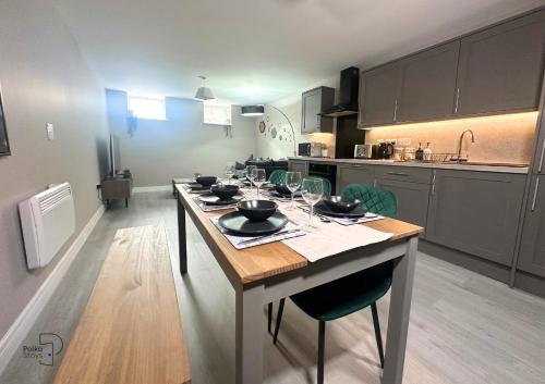 Faciliteiten, Hanley, Stoke - Modern Spacious Apartments by PolkaStays in Stoke On Trent