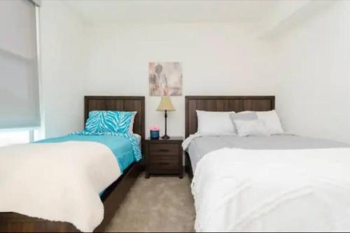 Sleeps 10 in Gaslamp Quarter Elegant 3 Bedroom near Convention in San Diego, USA