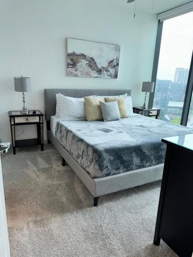 Ruby Retreat - Highrise! Balcony, Year-round Pool,City View