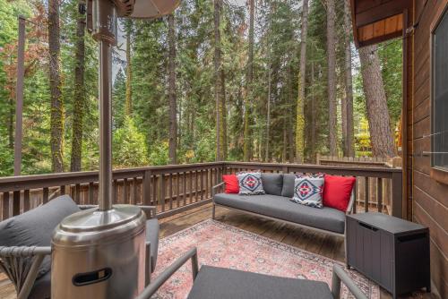 Cozy Pet-Friendly Cabin w Private Hot Tub Fenced In Yard Walk to HOA Beach & Pier