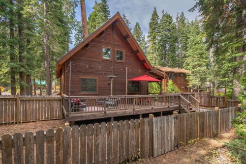 Cozy Pet-Friendly Cabin w Private Hot Tub Fenced In Yard Walk to HOA Beach & Pier